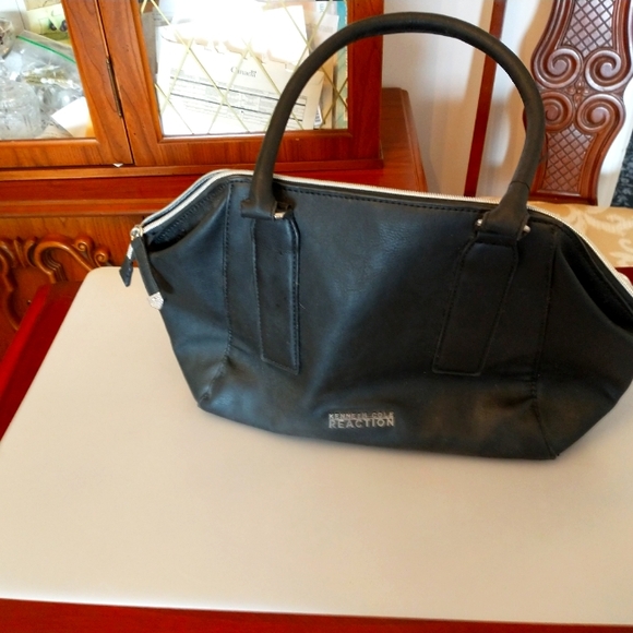 Kenneth Cole ladies handbag - Picture 1 of 7